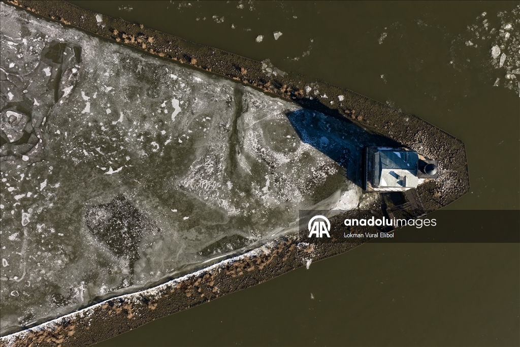 В Кингстоне река Гудзон покрылась льдом из-за сильных морозов