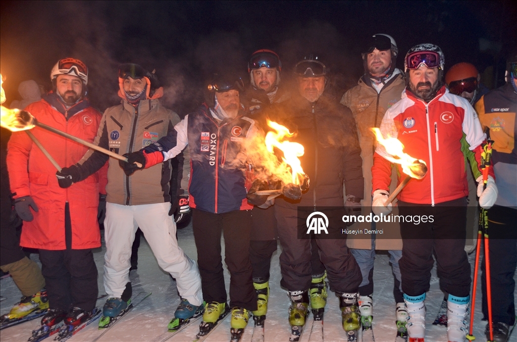 صاري قامش التركية.. افتتاح موسم التزلج بعرض بالمشاعل