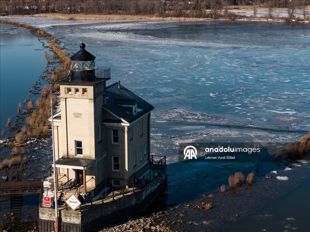 В Кингстоне река Гудзон покрылась льдом из-за сильных морозов