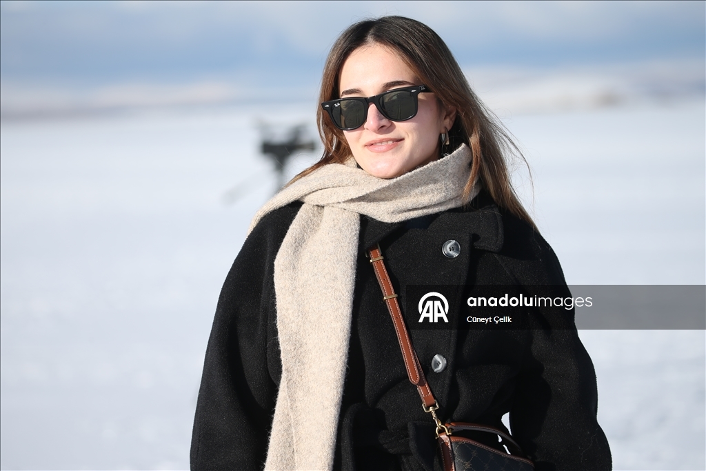 Li ser Gola Çildirê ya beşeke wê cemed girtiye kelecana xizeka hespan dest pê kir