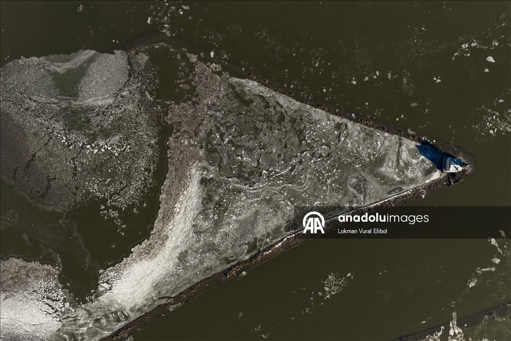 В Кингстоне река Гудзон покрылась льдом из-за сильных морозов