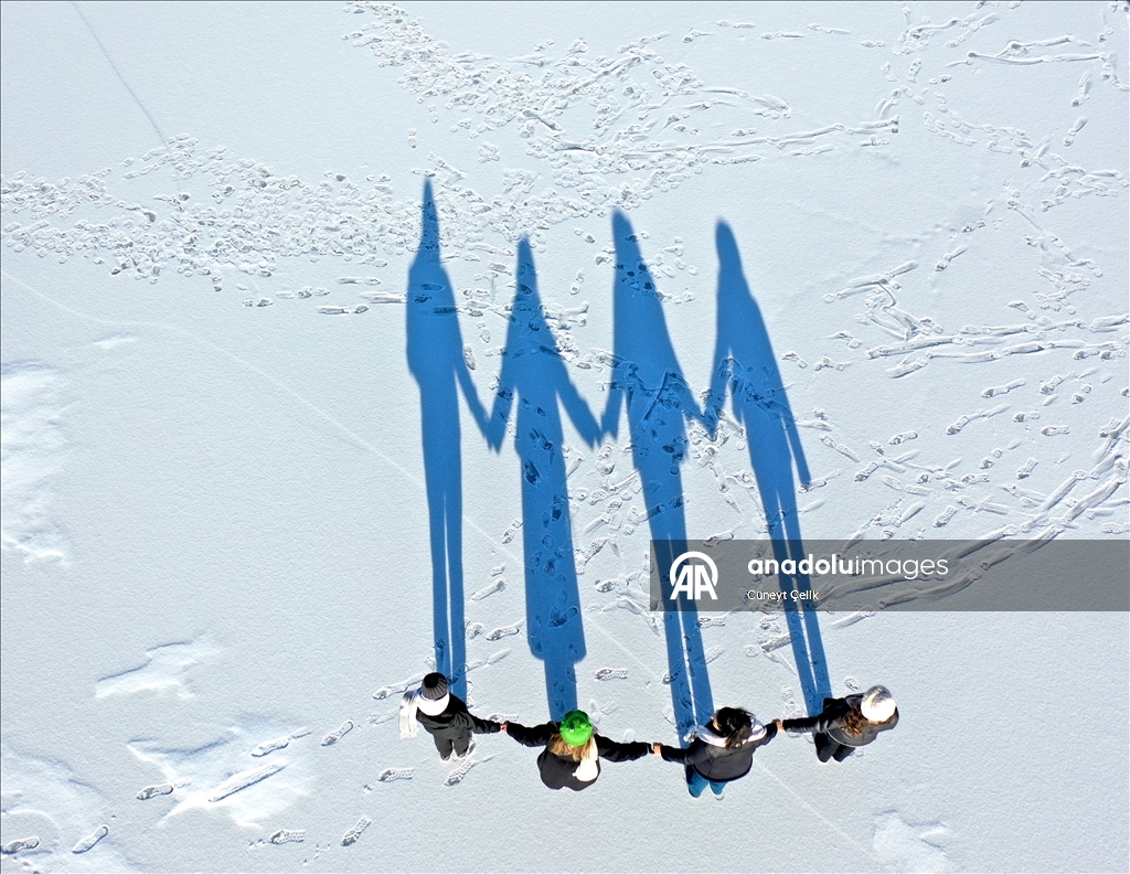 Li ser Gola Çildirê ya beşeke wê cemed girtiye kelecana xizeka hespan dest pê kir