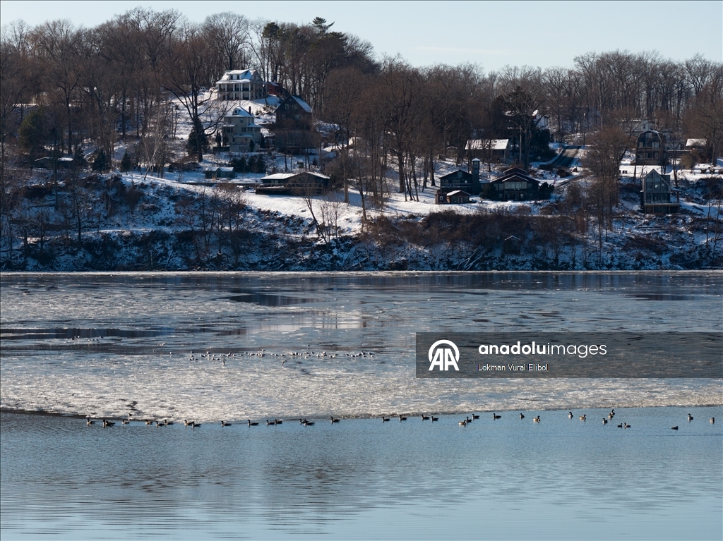 В Кингстоне река Гудзон покрылась льдом из-за сильных морозов