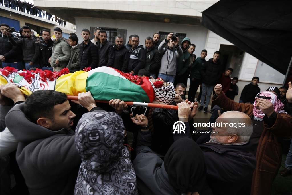 17-летний палестинец Аммар Яссер Сабах был убит во время израильского рейда на оккупированном Западном берегу