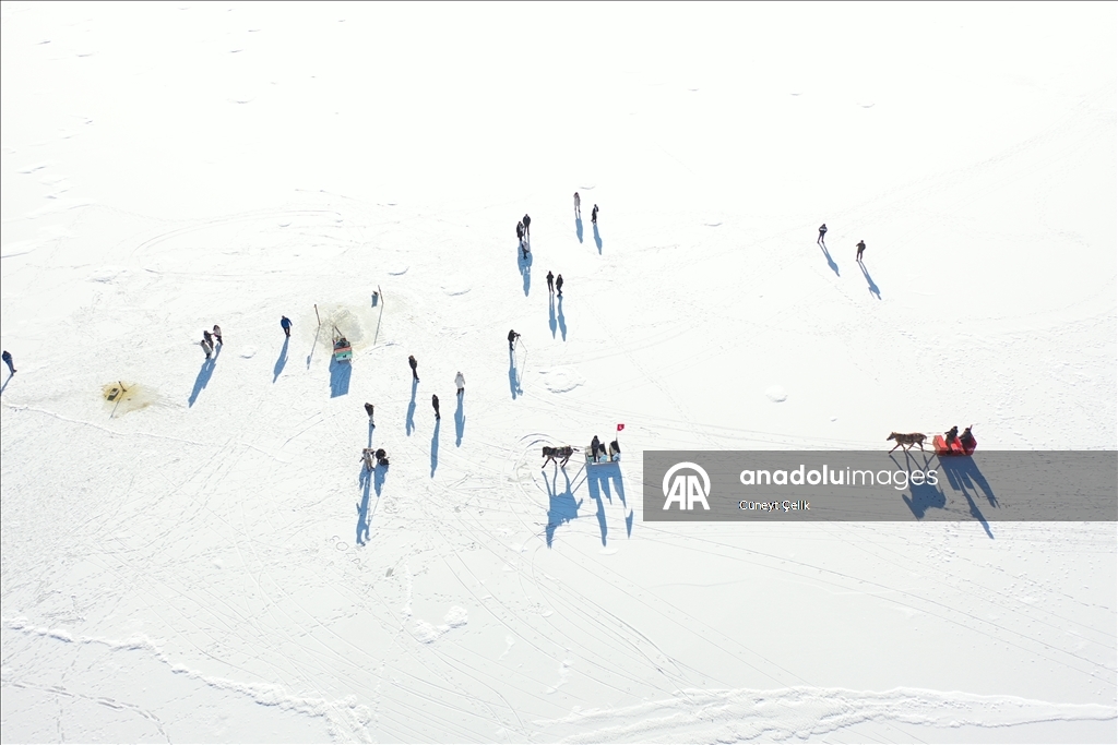 Li ser Gola Çildirê ya beşeke wê cemed girtiye kelecana xizeka hespan dest pê kir