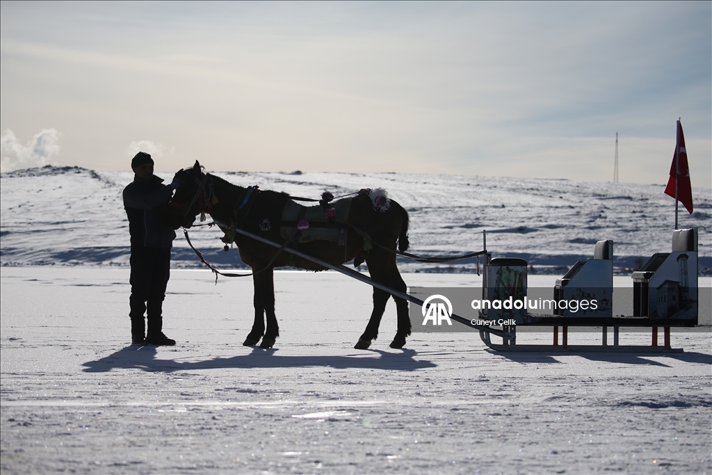 Li ser Gola Çildirê ya beşeke wê cemed girtiye kelecana xizeka hespan dest pê kir