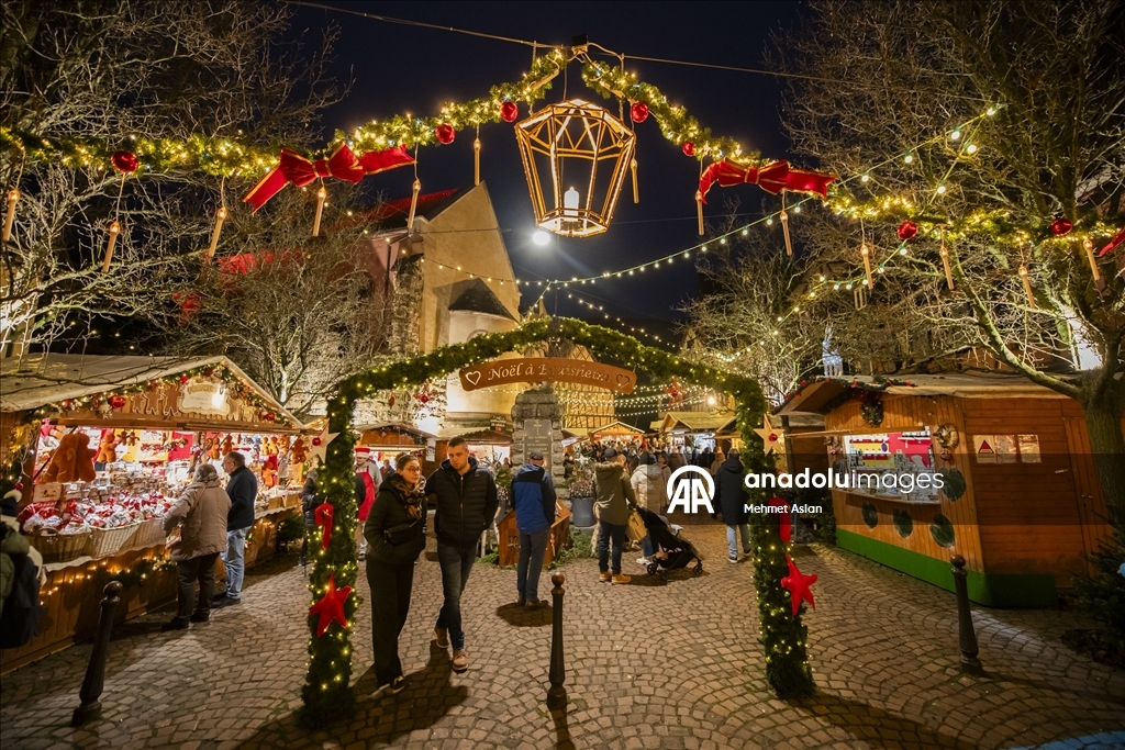 Eguisheim kasabası Noel döneminde ziyaretçilerini ağırlıyor