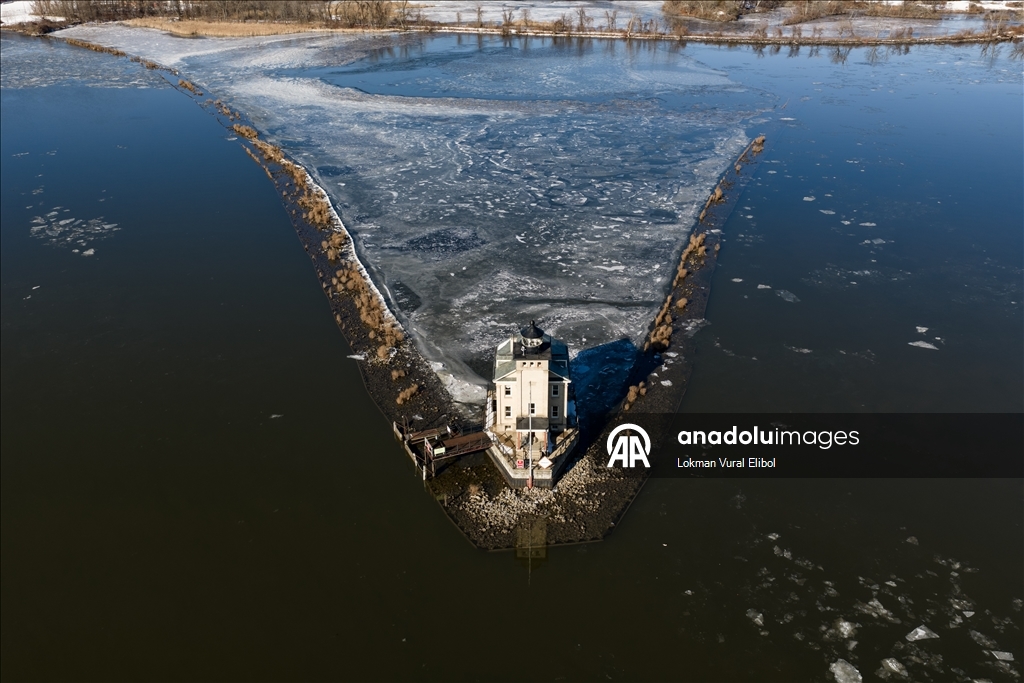 В Кингстоне река Гудзон покрылась льдом из-за сильных морозов