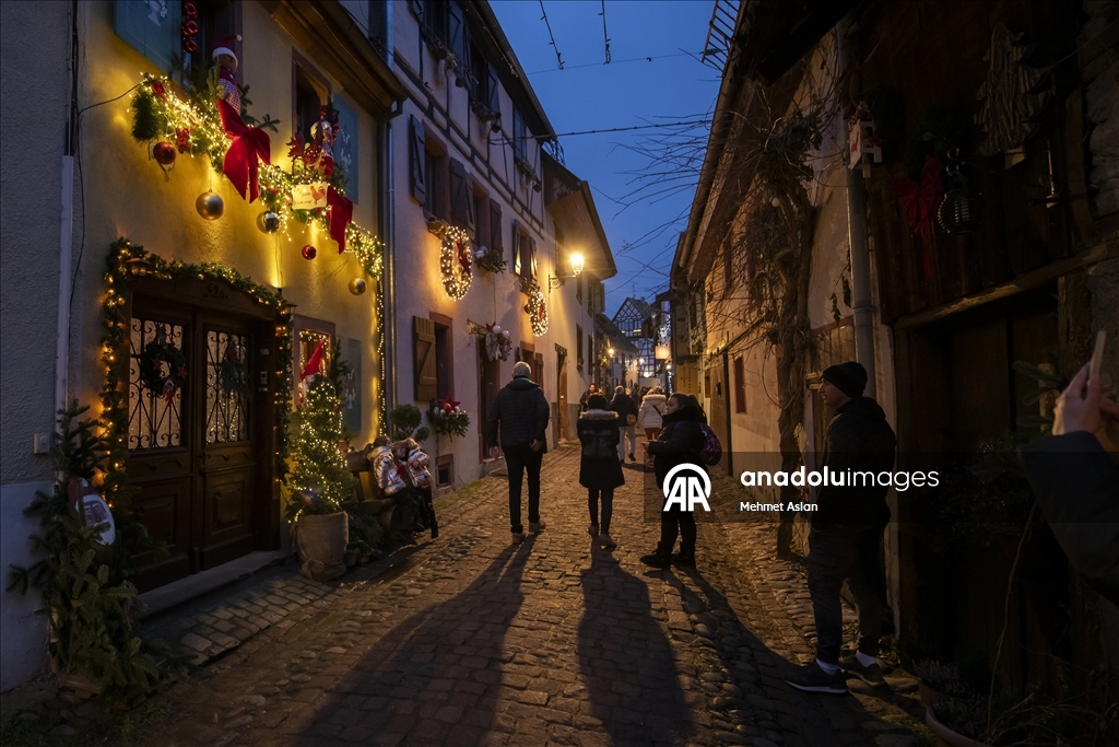 Eguisheim kasabası Noel döneminde ziyaretçilerini ağırlıyor