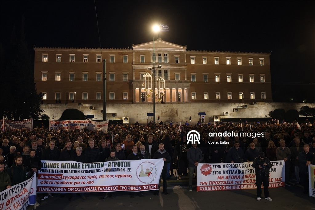 В Греции бастуют в знак протеста против роста налогов