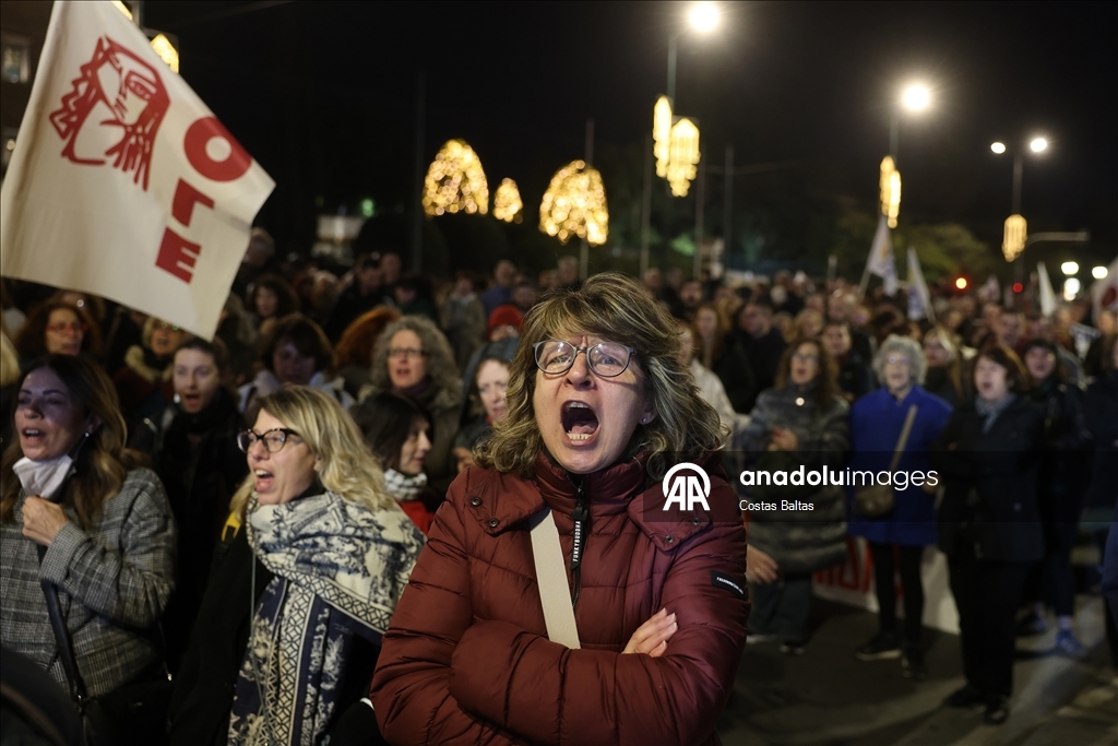 В Греции бастуют в знак протеста против роста налогов