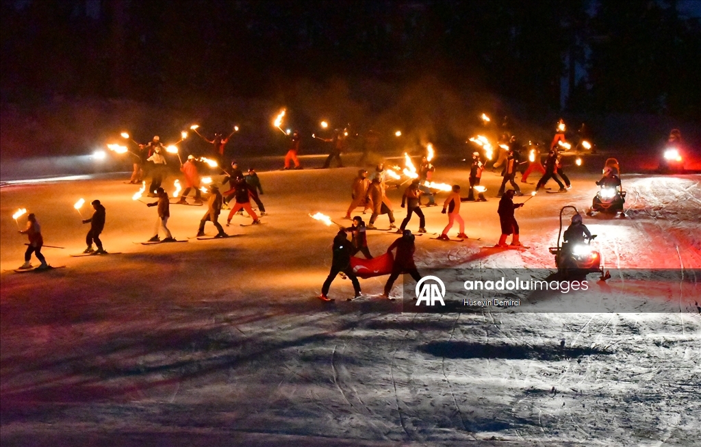 صاري قامش التركية.. افتتاح موسم التزلج بعرض بالمشاعل