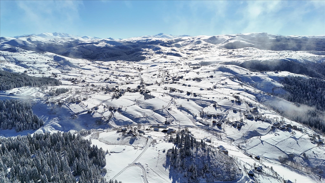 Ordu'nun Çambaşı Yaylası'nda kış manzarası havadan görüntülendi