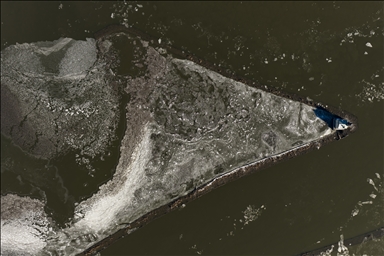 В Кингстоне река Гудзон покрылась льдом из-за сильных морозов