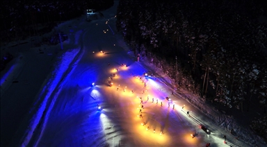 صاري قامش التركية.. افتتاح موسم التزلج بعرض بالمشاعل