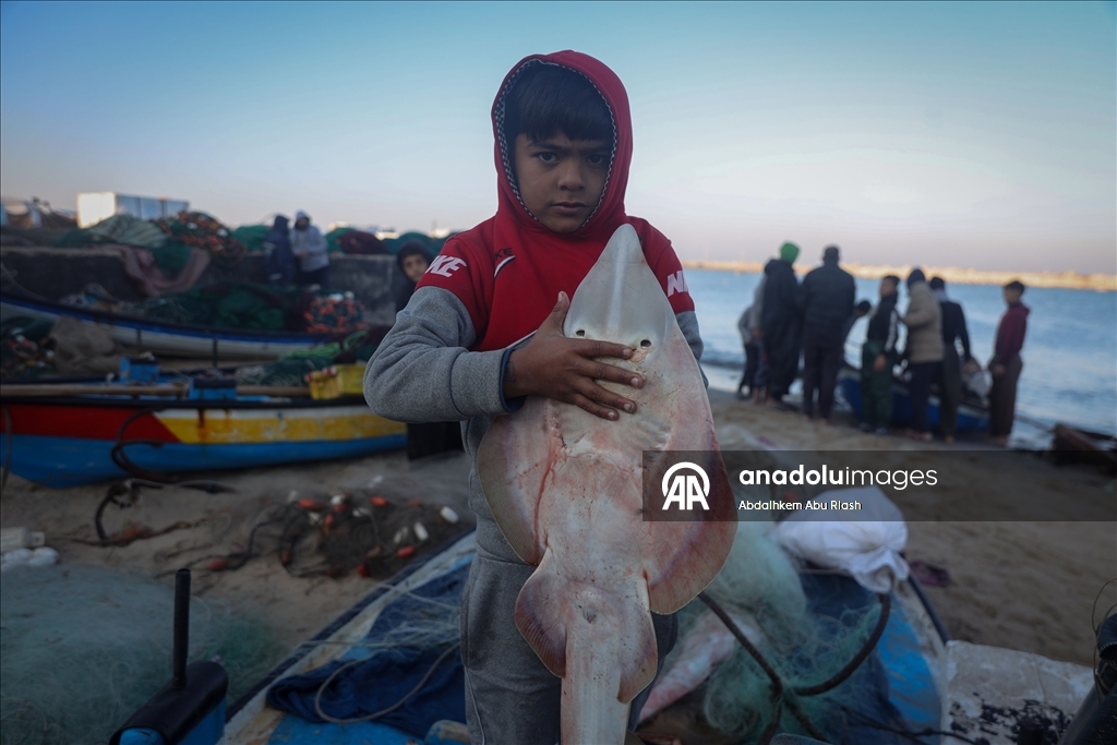 Gazze'de balıkçılar zor şartlar altında avlanmaya devam ediyor
