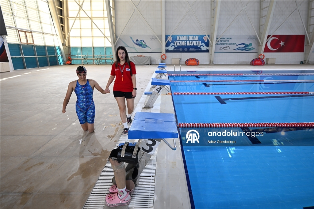 Sudan korkan engelli genç kız, yüzmede 48 madalya kazandı