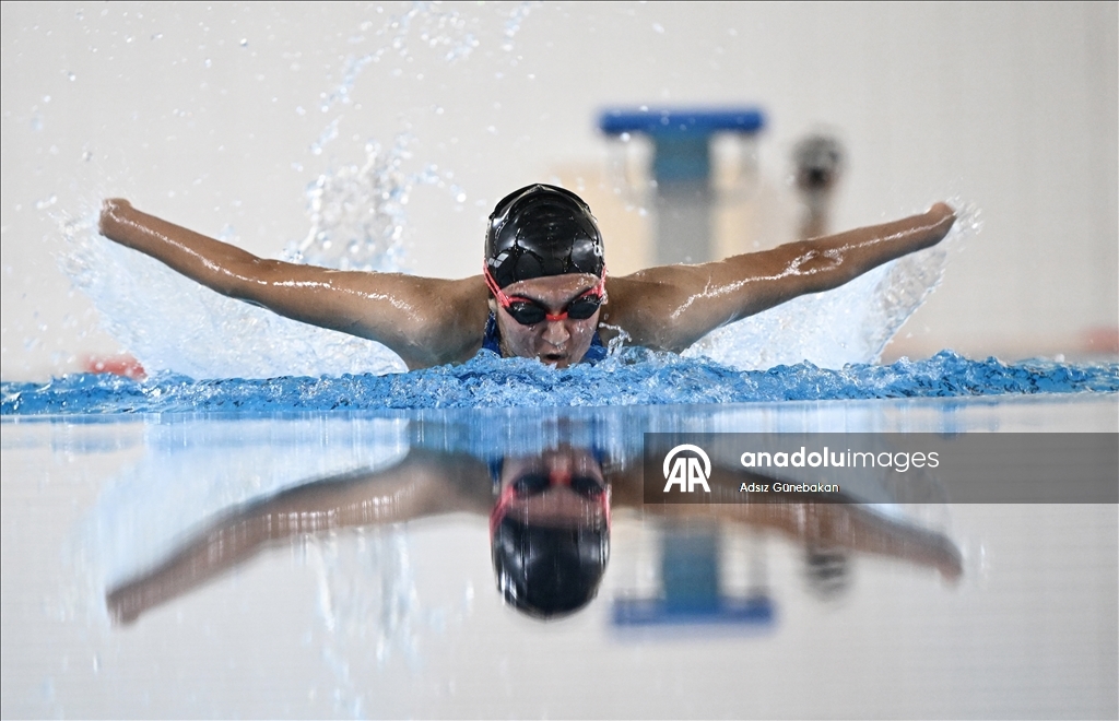 Sudan korkan engelli genç kız, yüzmede 48 madalya kazandı