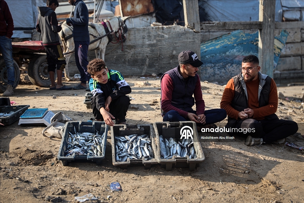 Gazze'de balıkçılar zor şartlar altında avlanmaya devam ediyor
