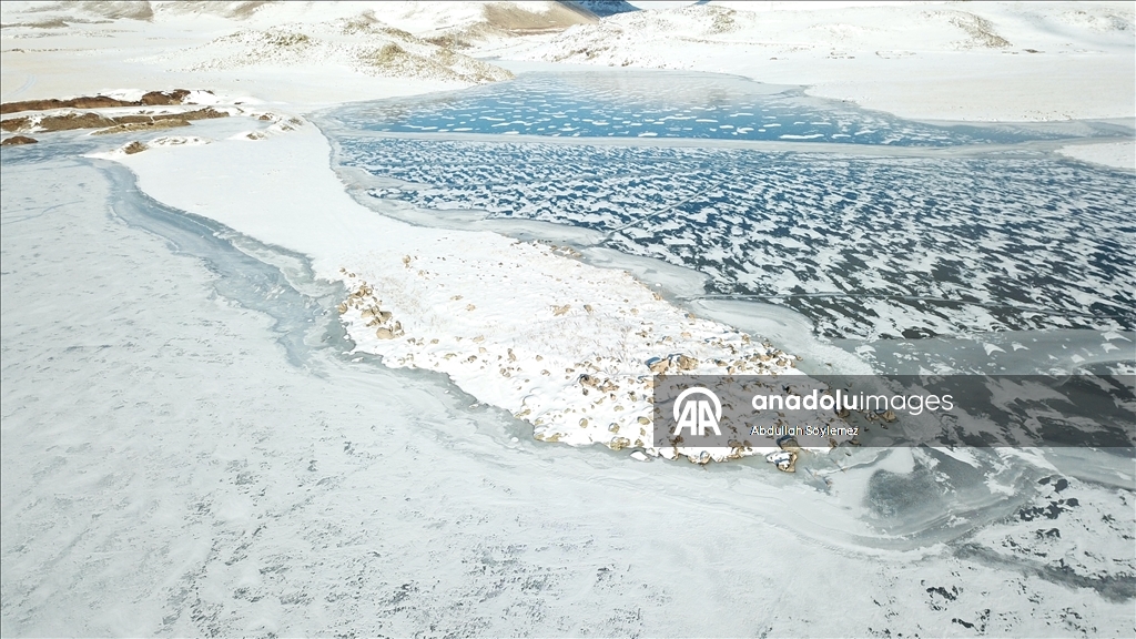 Ağrı'daki Derecek Barajı buzla kaplandı