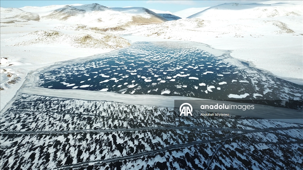 Ağrı'daki Derecek Barajı buzla kaplandı