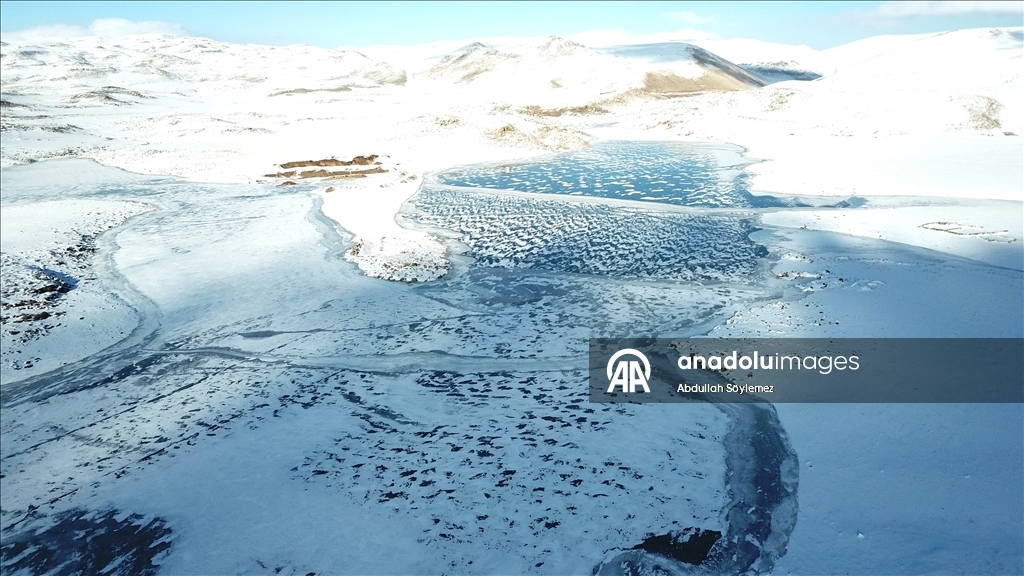 Ağrı'daki Derecek Barajı buzla kaplandı