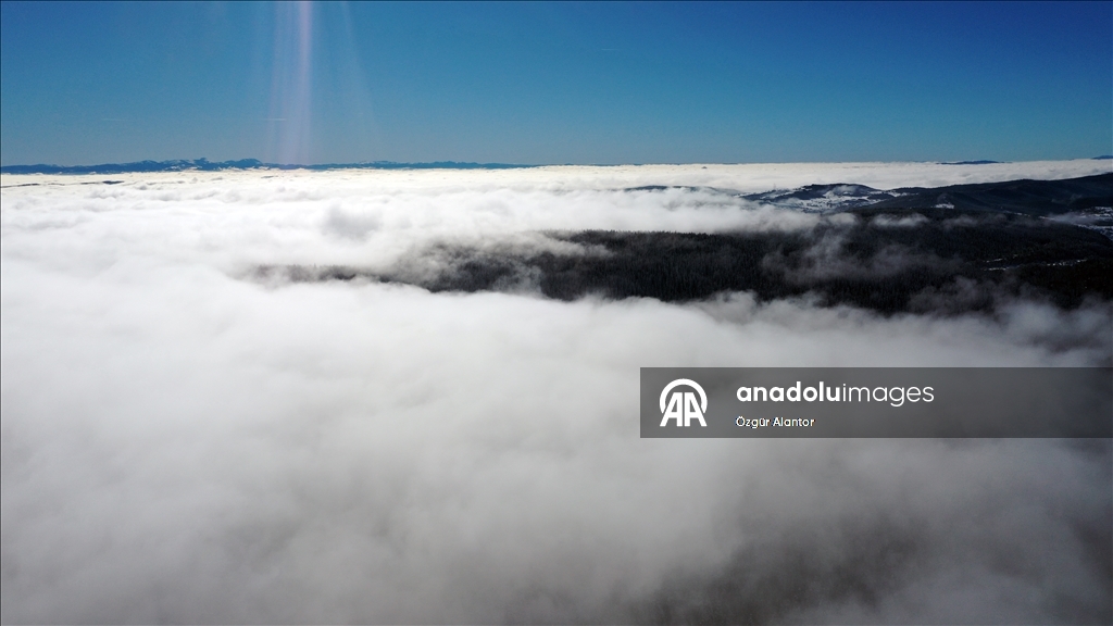 Покрытые белоснежным покровом Кюре-Даглары зафиксированы с высоты птичьего полета