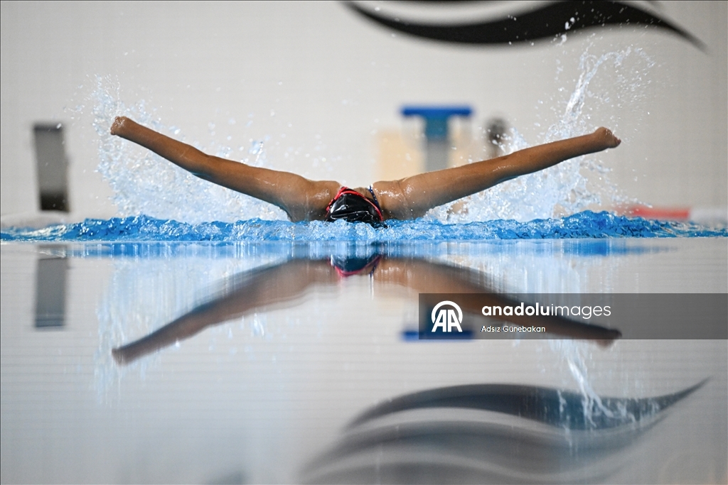 Sudan korkan engelli genç kız, yüzmede 48 madalya kazandı