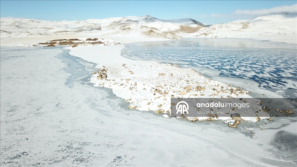 Ağrı'daki Derecek Barajı buzla kaplandı