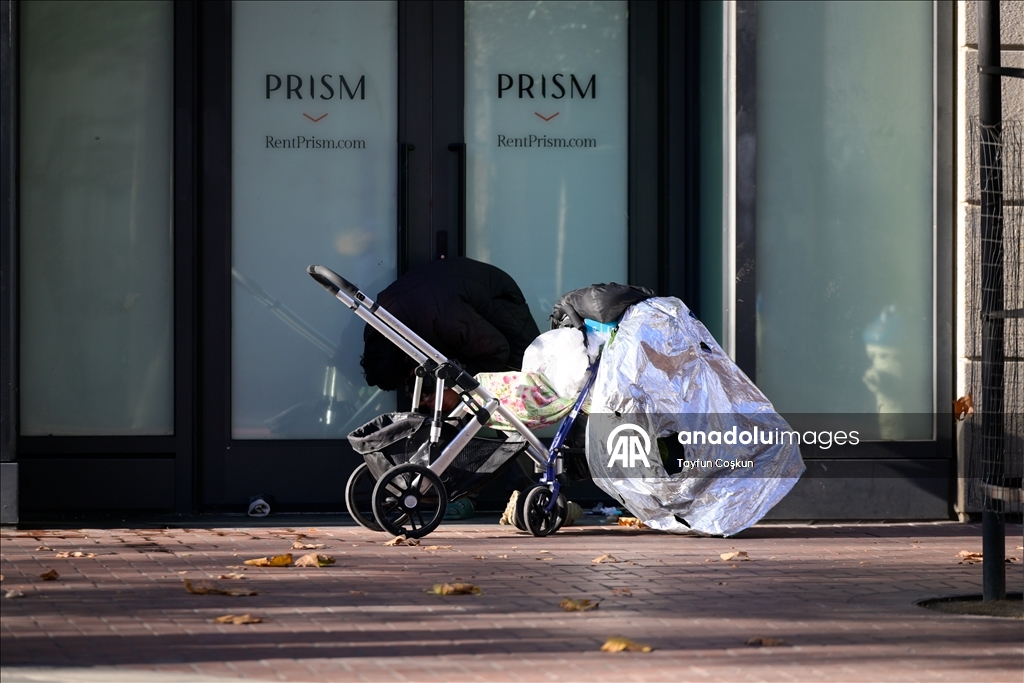 Бездомные люди живут на улицах Сан-Франциско, ежедневно сталкиваясь с суровыми условиями