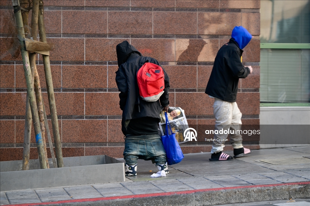 Бездомные люди живут на улицах Сан-Франциско, ежедневно сталкиваясь с суровыми условиями