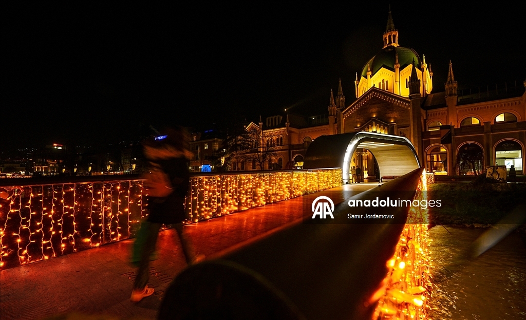 Saraybosna’da köprüler yeni yıl ışıklarıyla aydınlatıldı