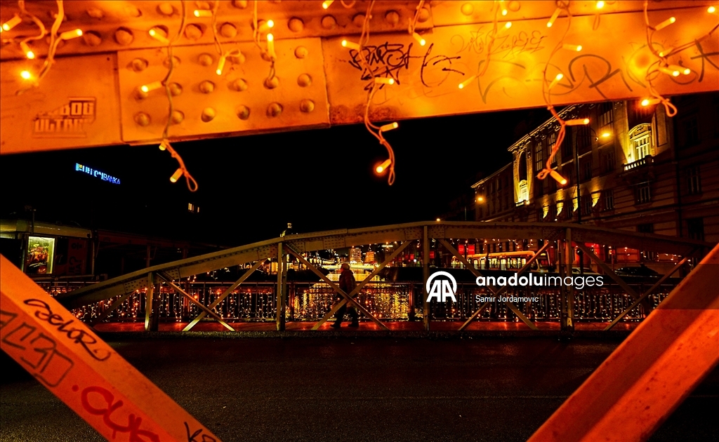 Saraybosna’da köprüler yeni yıl ışıklarıyla aydınlatıldı