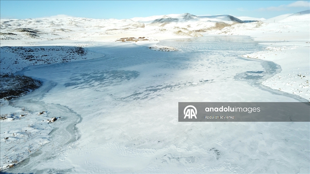 Ağrı'daki Derecek Barajı buzla kaplandı