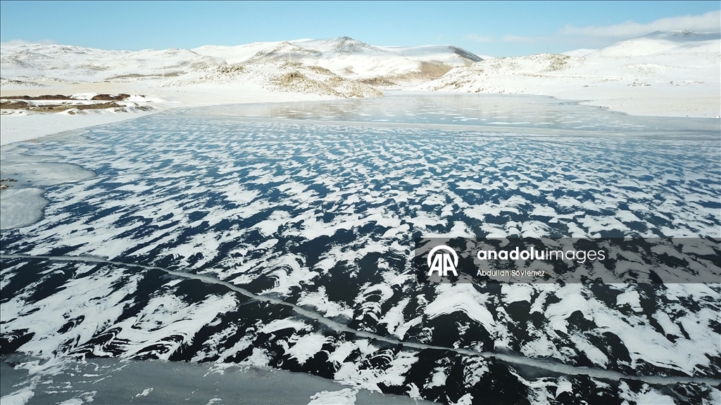 Ağrı'daki Derecek Barajı buzla kaplandı