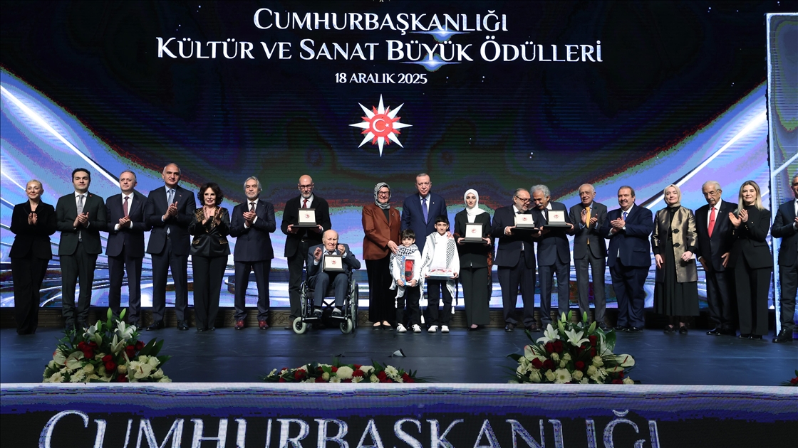 Cumhurbaşkanı Erdoğan “Cumhurbaşkanlığı Kültür ve Sanat Büyük Ödülleri Programı”na katıldı