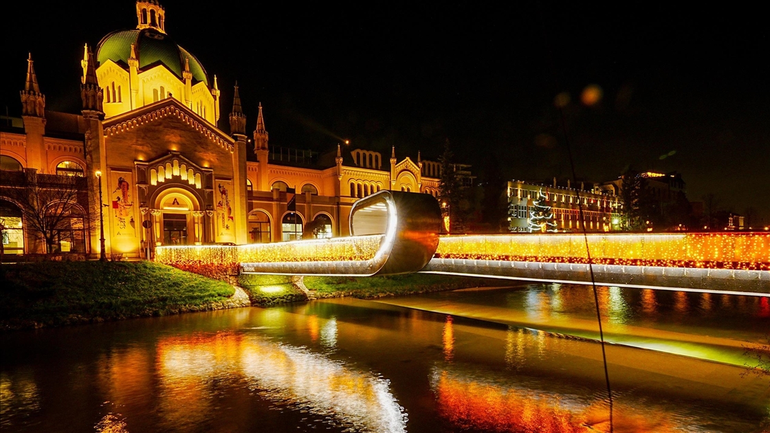 Saraybosna’da köprüler yeni yıl ışıklarıyla aydınlatıldı