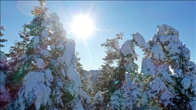Покрытые белоснежным покровом Кюре-Даглары зафиксированы с высоты птичьего полета