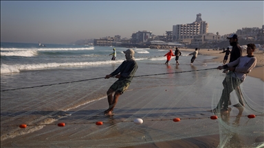 Gazze'de balıkçılar zor şartlar altında avlanmaya devam ediyor