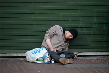 Бездомные люди живут на улицах Сан-Франциско, ежедневно сталкиваясь с суровыми условиями