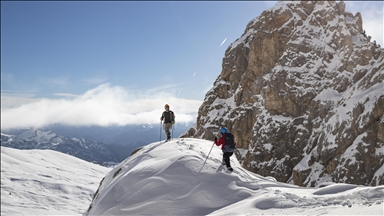 Tunceli'de karlı dağlara yapılan tırmanışlar kış turizmine canlılık katıyor