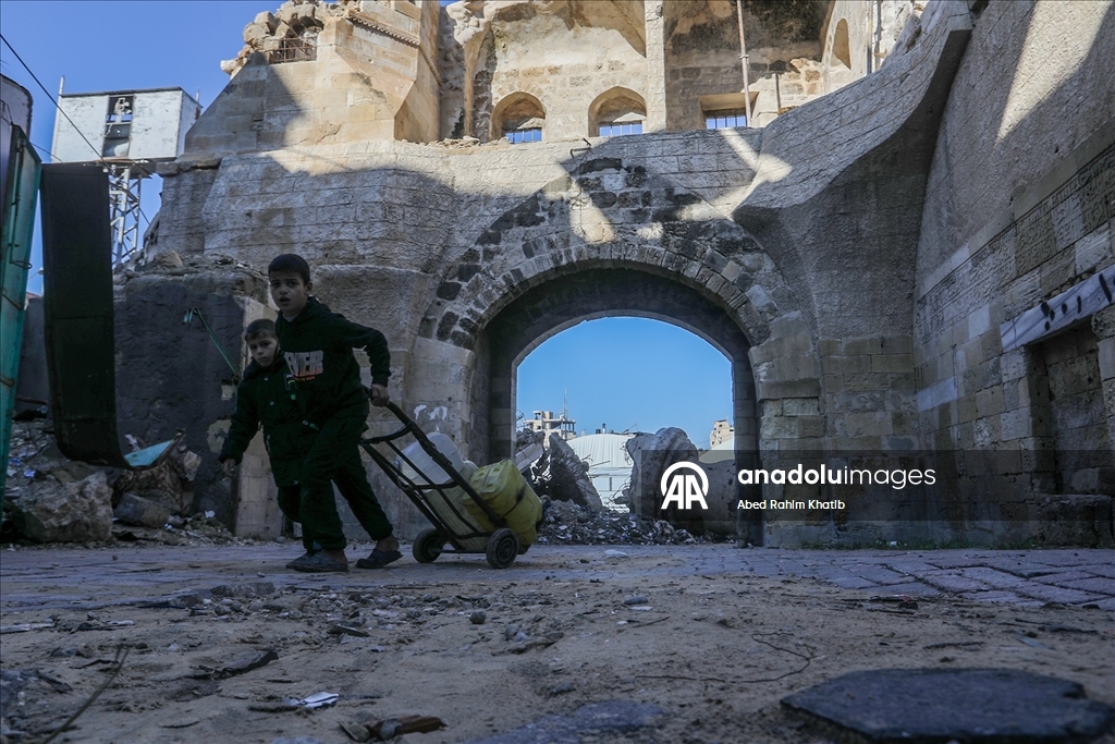 Han Yunus’taki Barkuk Kalesi İsrail saldırılarında tahrip oldu