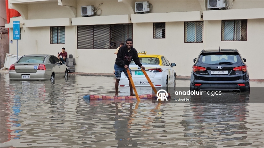 BAE'de sağanak hayatı olumsuz etkiledi