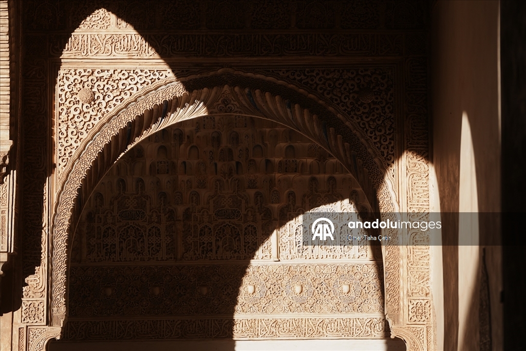 “Endülüs’ün Kızıl Tacı: El Hamra Sarayı”