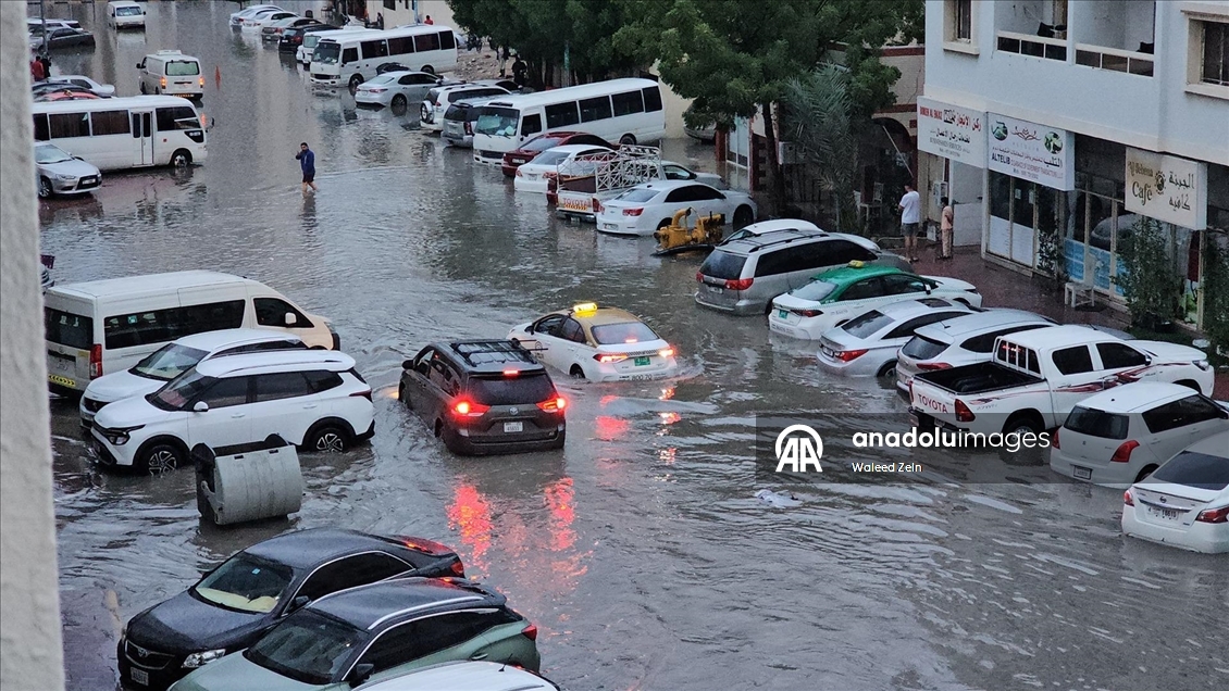 BAE'de sağanak hayatı olumsuz etkiledi