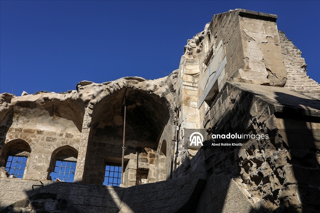 Han Yunus’taki Barkuk Kalesi İsrail saldırılarında tahrip oldu