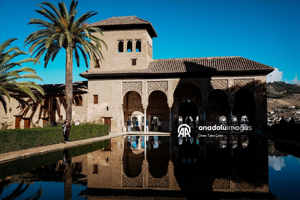 “Endülüs’ün Kızıl Tacı: El Hamra Sarayı”