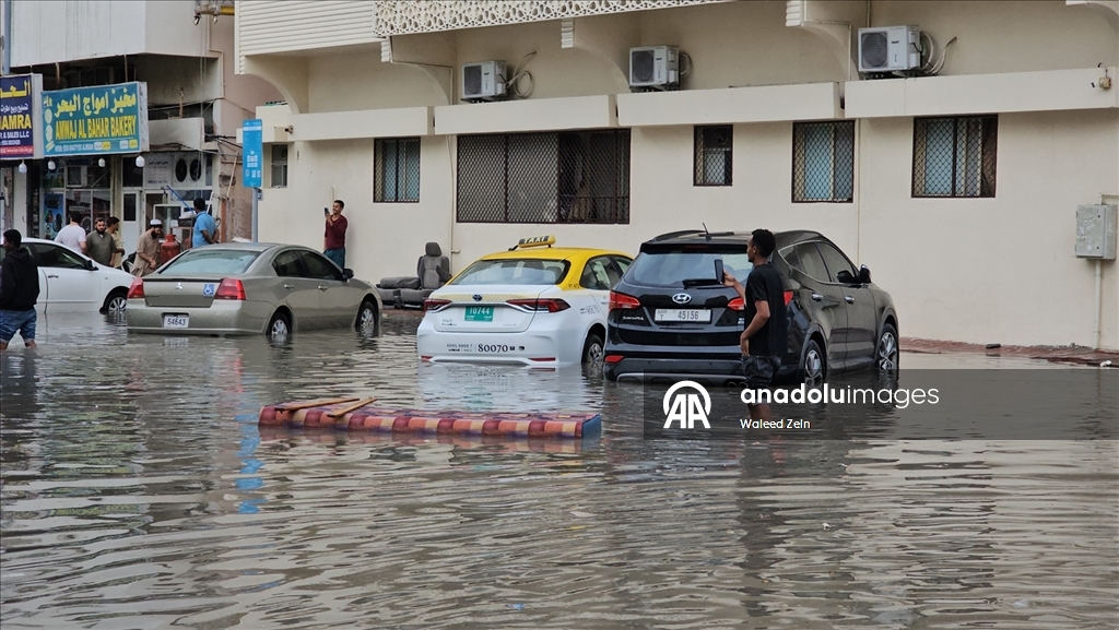 BAE'de sağanak hayatı olumsuz etkiledi