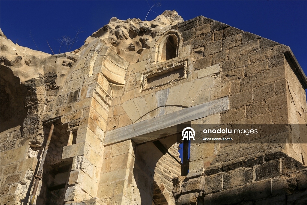 Han Yunus’taki Barkuk Kalesi İsrail saldırılarında tahrip oldu