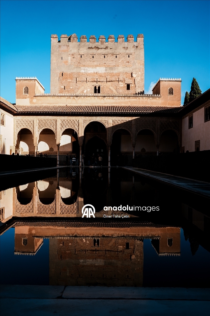“Endülüs’ün Kızıl Tacı: El Hamra Sarayı”